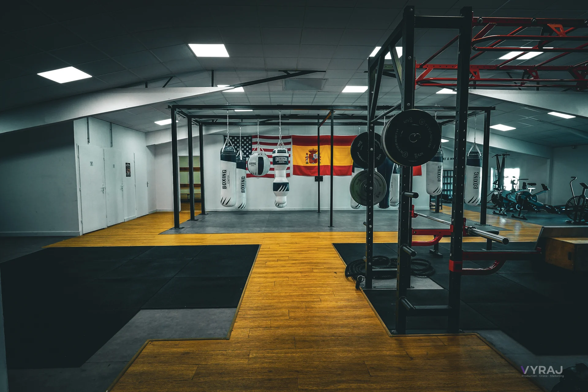 Rack de cross training et charges libres de la salle Boxing Center Toulouse États-Unis