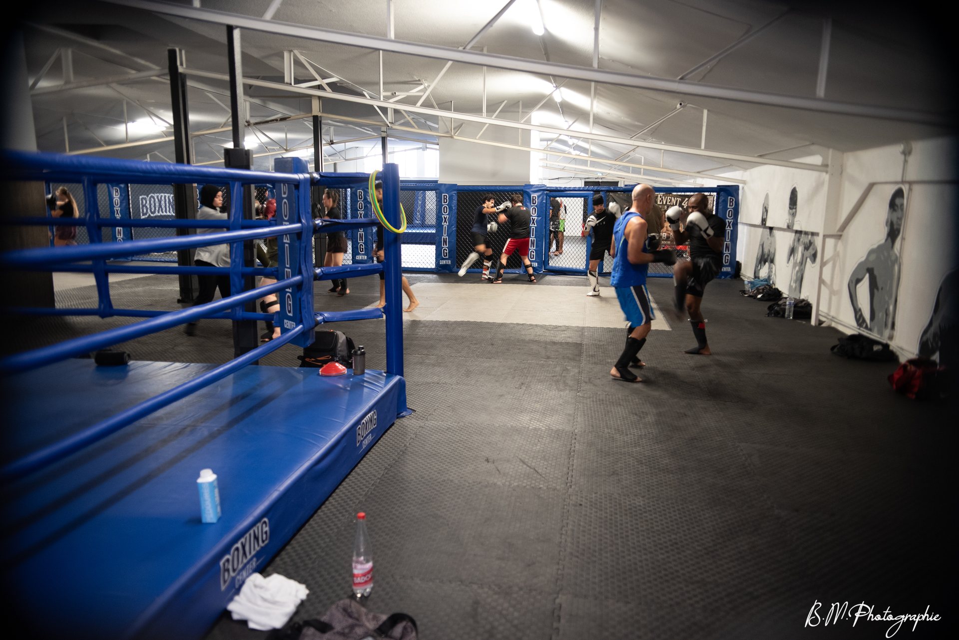 Salle de boxe Boxing Center Toulouse Etats-Unis avec ring et cage MMA